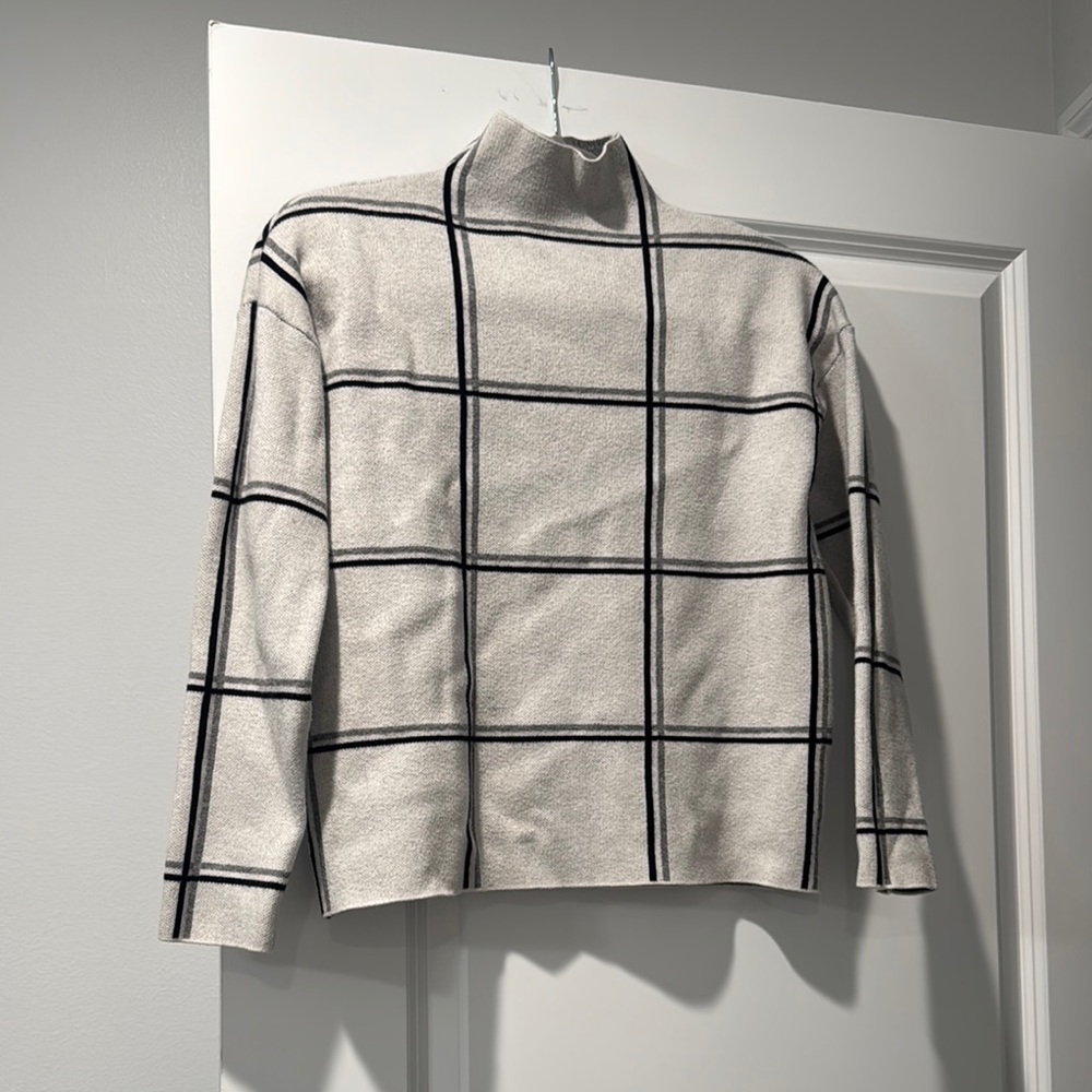Tahari Cream and Black Grid Sweatshirt